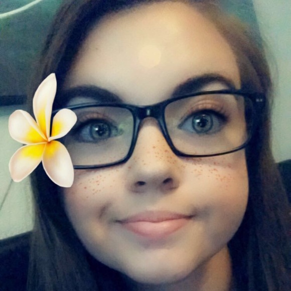 Meet your Posher, Sarah - Picture 2 of 2